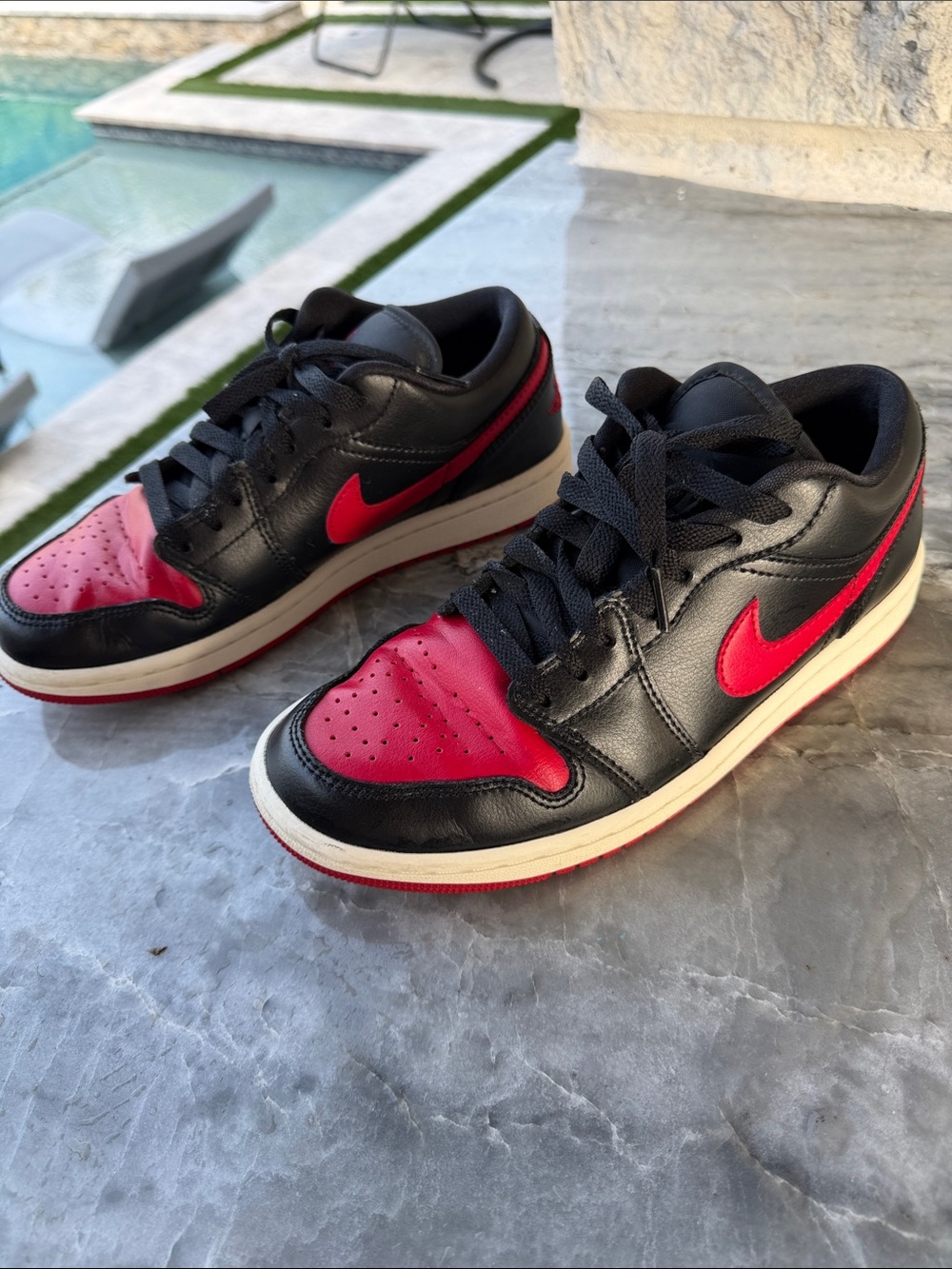 Nike air Jordan Black & Red Low-Top Sneakers